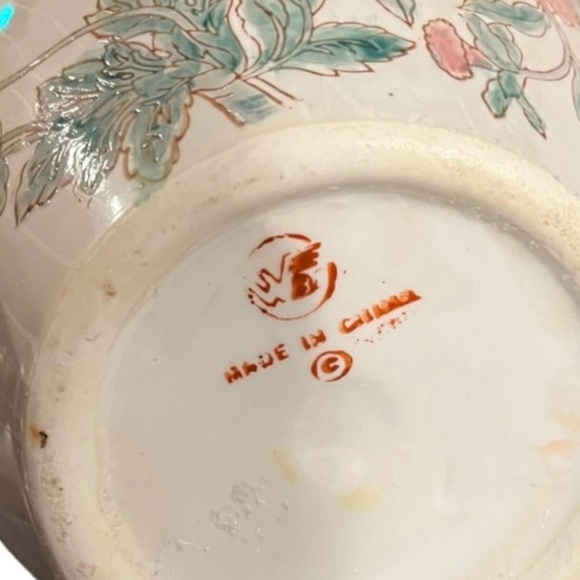 Vintage Chinoiserie Vase Famille Rose Style MCM Cottagecore Romantic Pink Floral - Picture 7 of 8